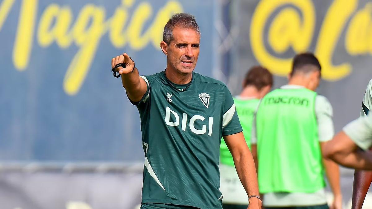 Gaizka Garitano, durante un entrenamiento del Cádiz, esta temporada.