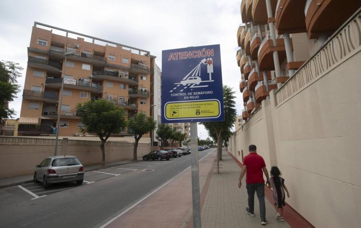 Cartel informativo del semáforo.