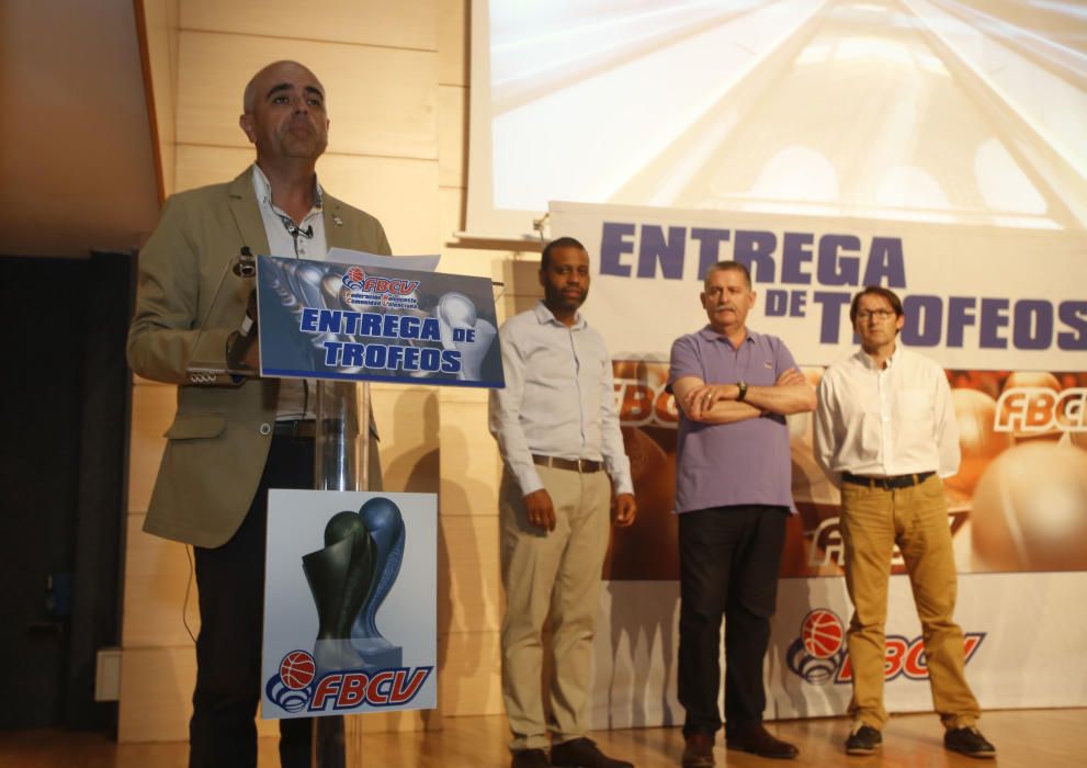 Entrega de premios en el Club Información