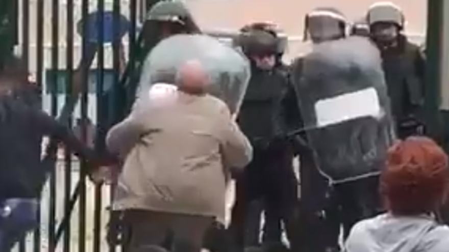 VÍDEO | La Guàrdia Civil entra a empentes a Callús i envia l&#039;alcalde a terra