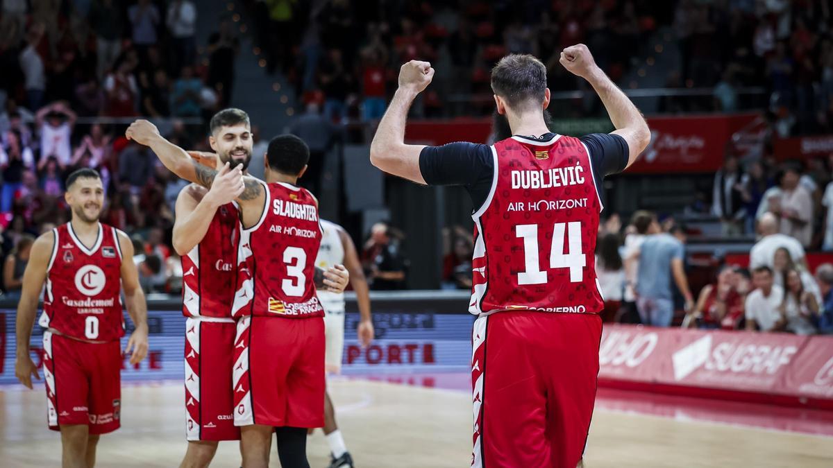 Dubljevic levanta los brazos para celebrar un triunfo del Casademont