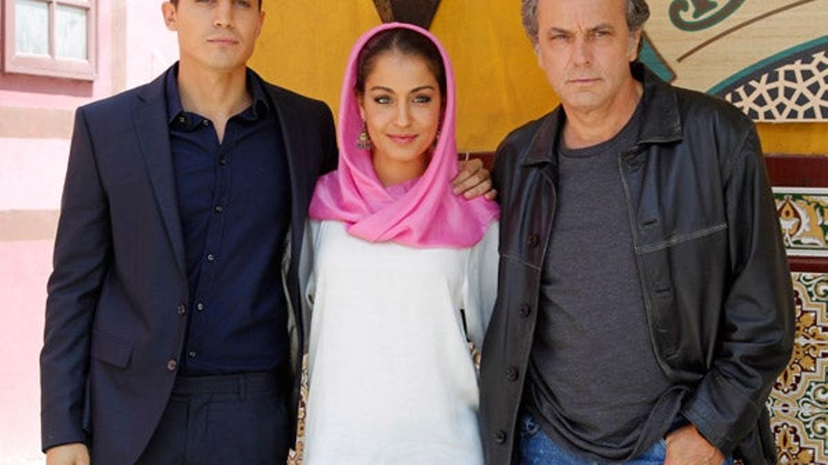 Álex González, Hiba Abouk y José Coronado