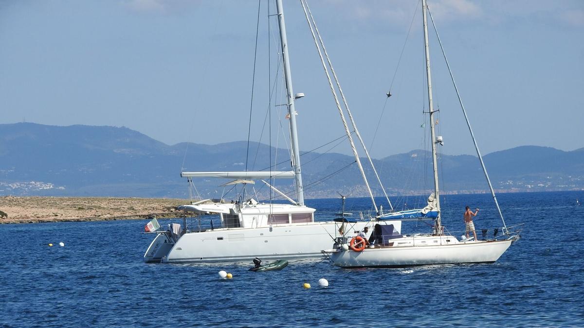 Campo de boyas en es Caló de s'Oli, Formentera