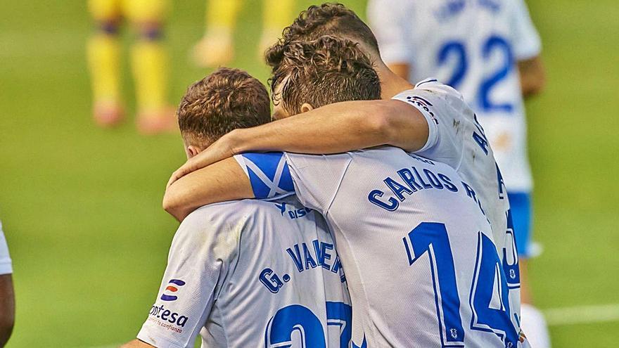 Germán Valera, Carlos Ruiz y Álex Muñoz, celebrando el triunfo del pasado domingo ante el Alcorcón.