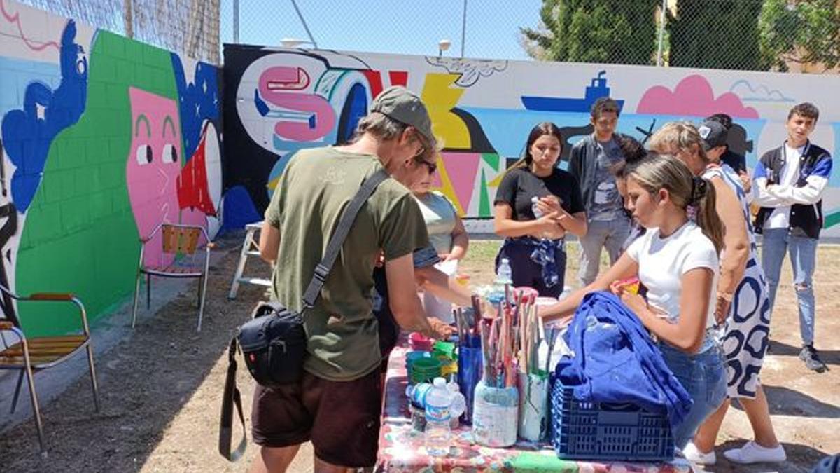 Mural para concienciar sobre el cuidado del planeta en el colegio Nazaret de Alicante