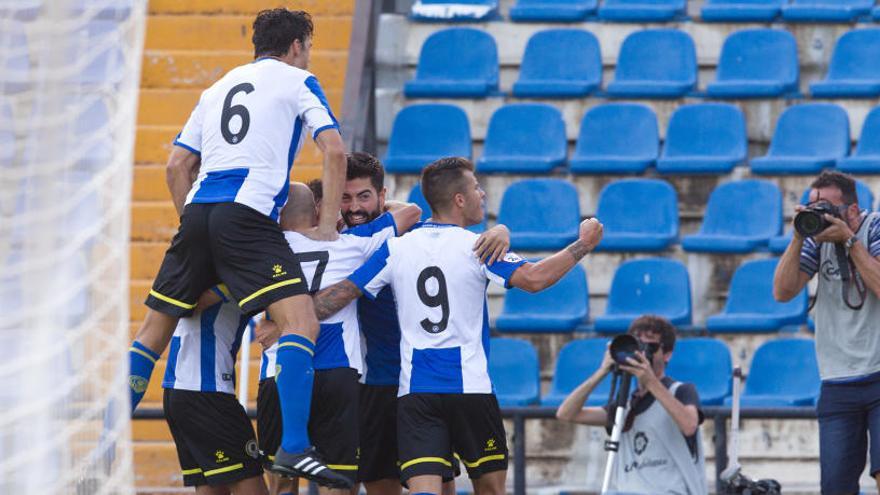 Celebración del gol de Carlos Martínez ante el Espanyol B