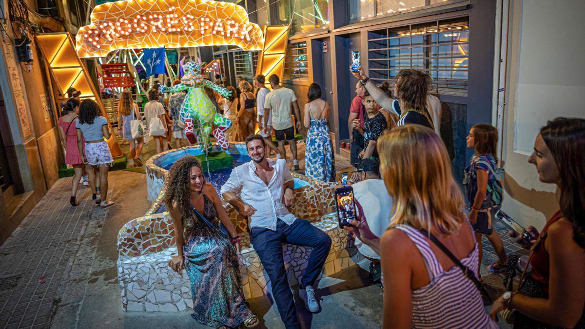 La calle de Progrés, tercer premio del concurso de decoración de calles engalanadas de Gràcia.