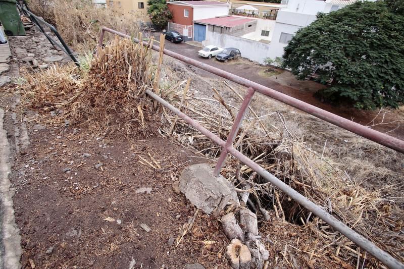 Desplome parcial de una calle en La Quebrada