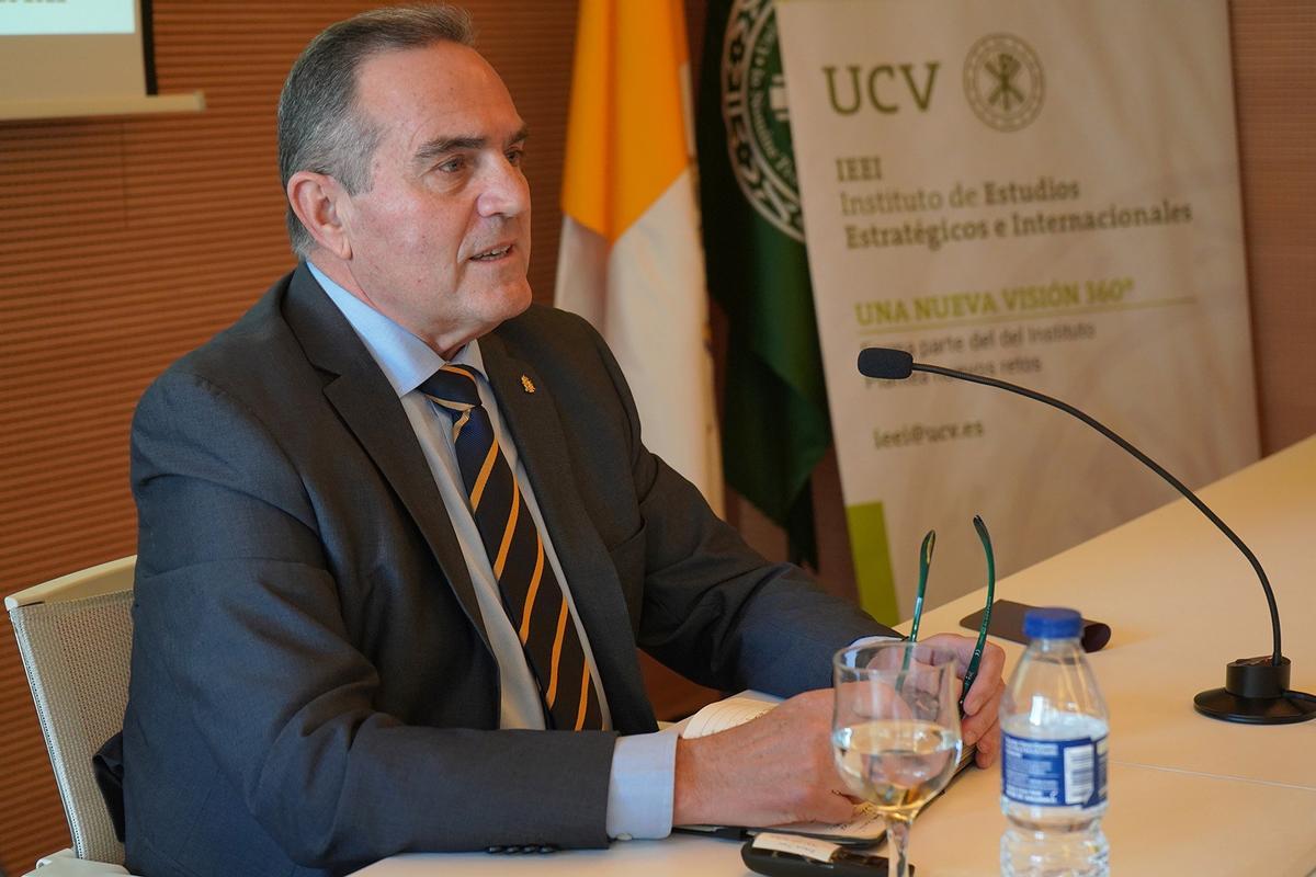 El Teniente General retirado Gan Pampols.