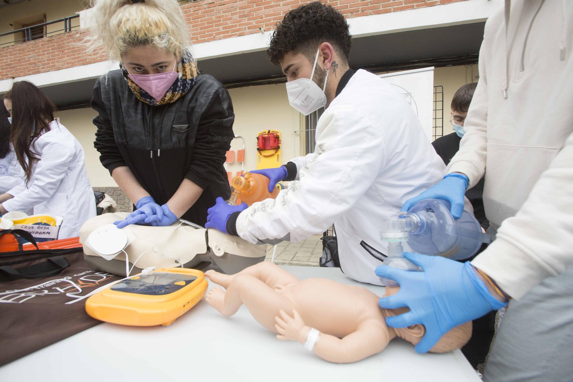Talleres de estética, emergencias y laboratorios, en plena calle de Alicante