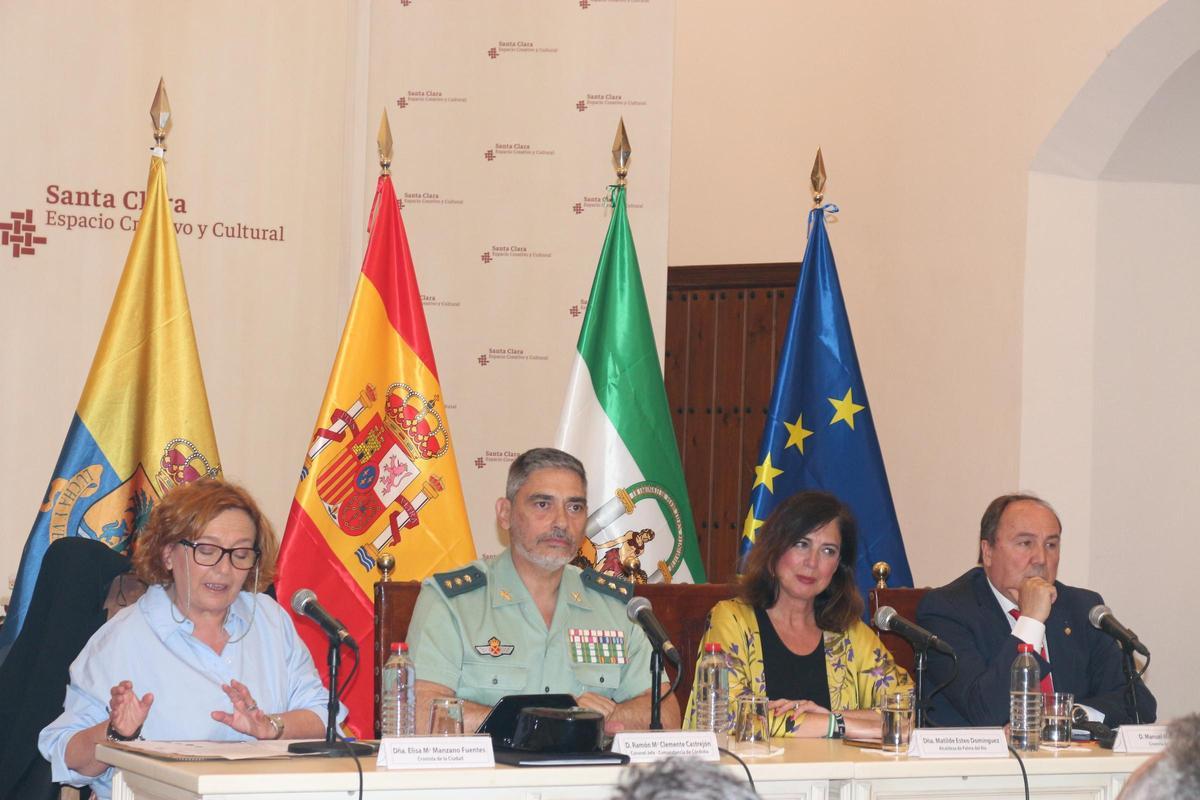 Manuel Muñoz Rojo y Elisa Manzano Fuentes fueron los encargados de realizar las dos conferencias sobre el 181º aniversario de la Guardia Civil en Palma del Río.º