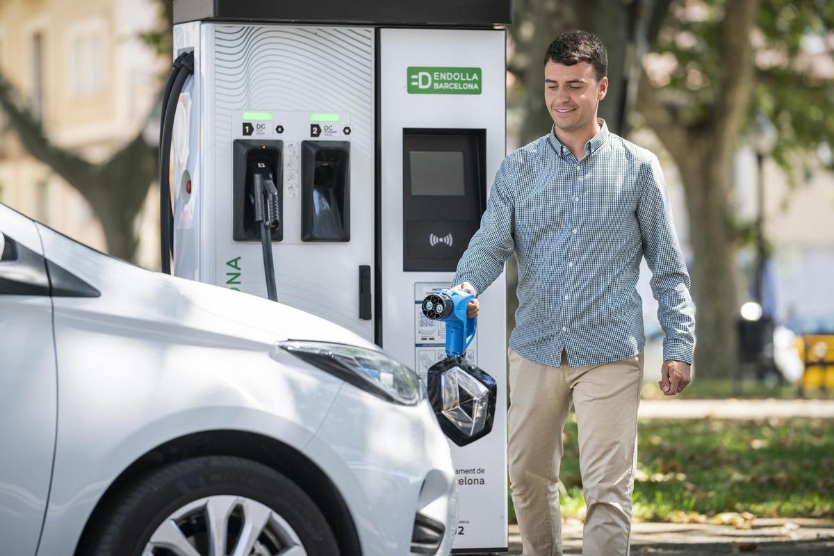 Pugen un 40% les recàrregues de vehicles a les electrolineres municipals de Barcelona Pugen un 40% les recàrregues de vehicles a les electrolineres municipals de Barcelona