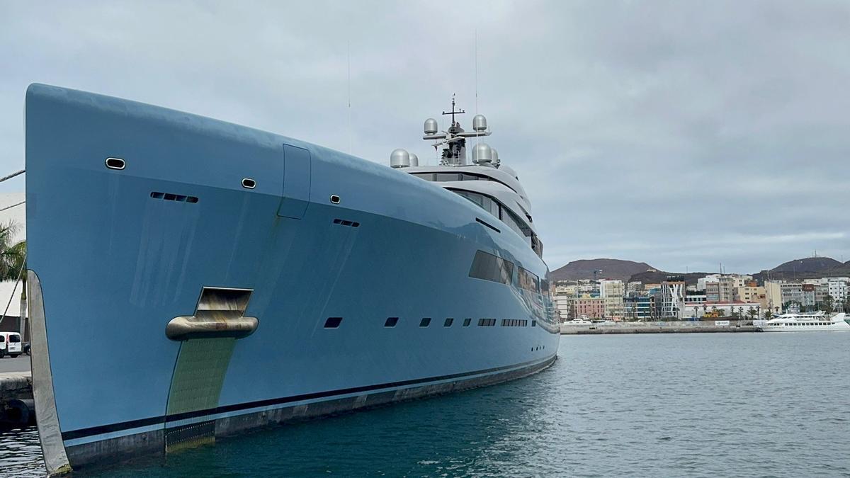 El 'Aviva' visto desde la proa