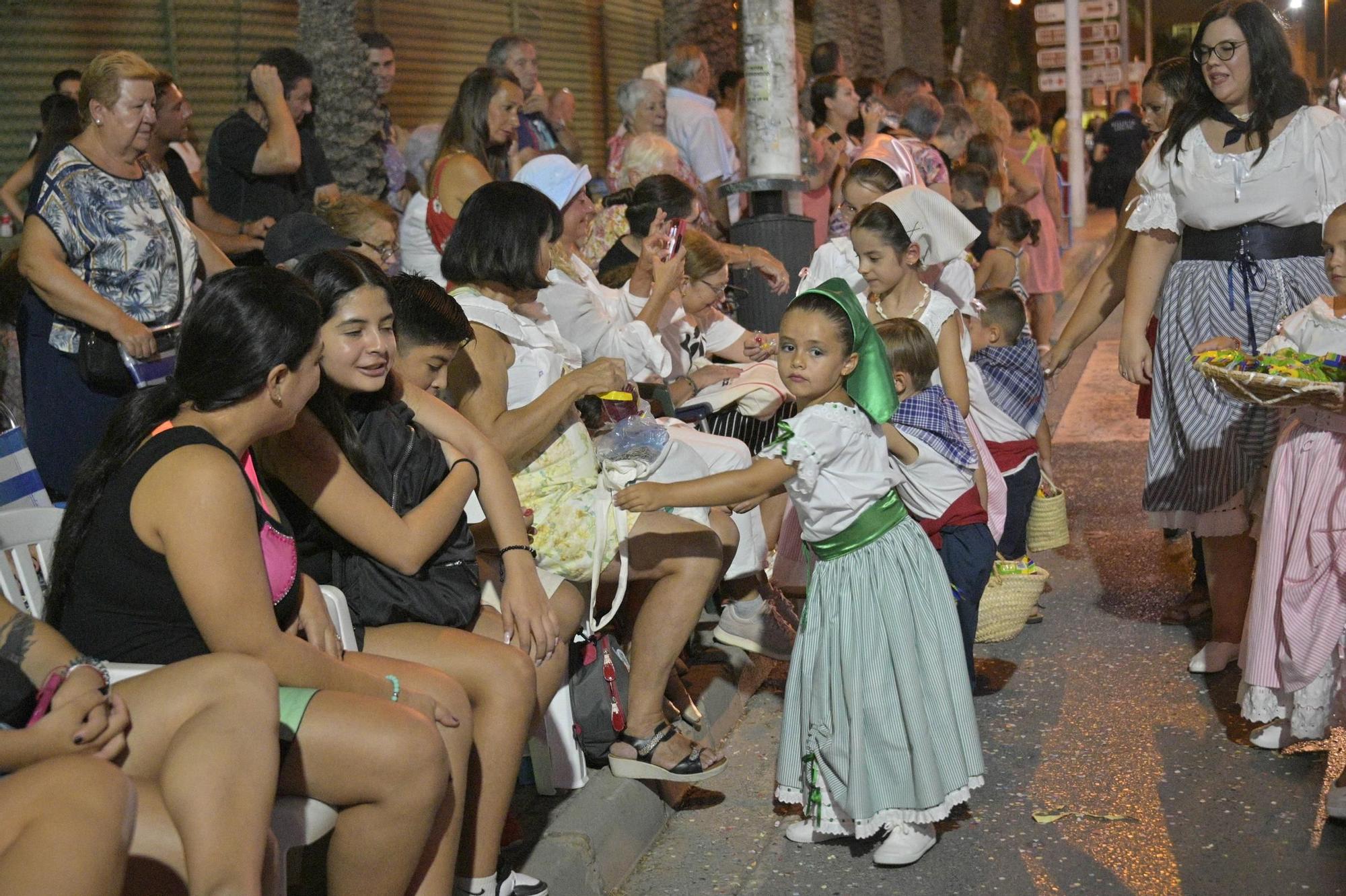 Derroche de musica y color en Santa Pola