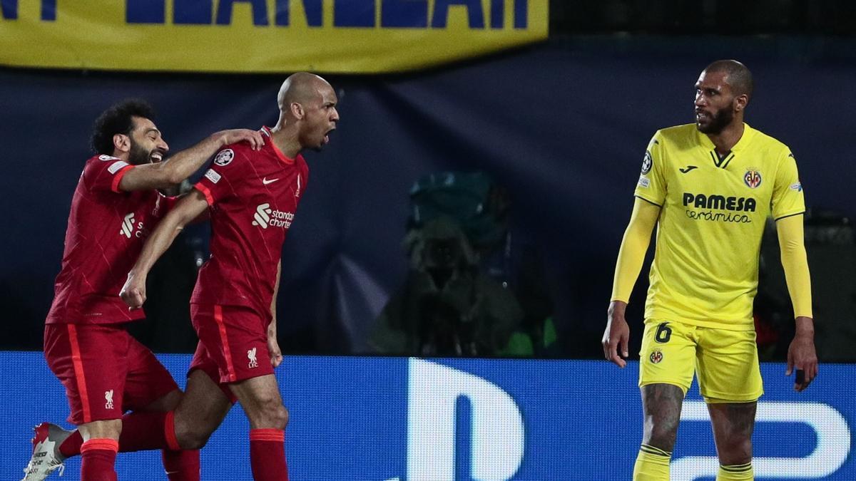 El centrocampista del Liverpool Fabinho Tavares (c) celebra tras marcar ante el Villarreal