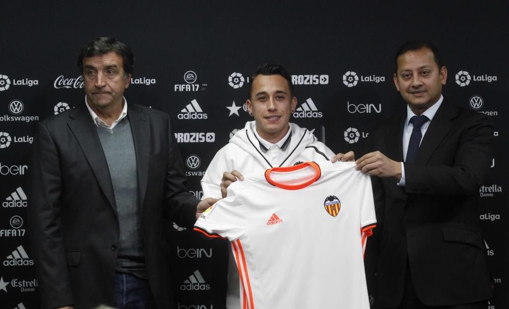 Presentación de Orellana como jugador del Valencia