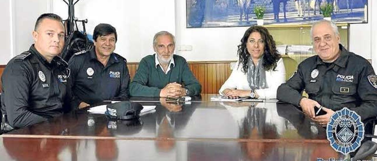 Estarellas y la regidora de Seguridad Ciudadana de Cort, Angélica Pastor, se reunieron junto con los jefes de los respectivos cuerpos de seguridad para coordinar las acciones de cara al próximo verano.