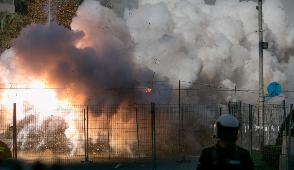 Mascletà 4 enero: Pirotecnia de colores en Alicante para recibir a los Reyes Magos