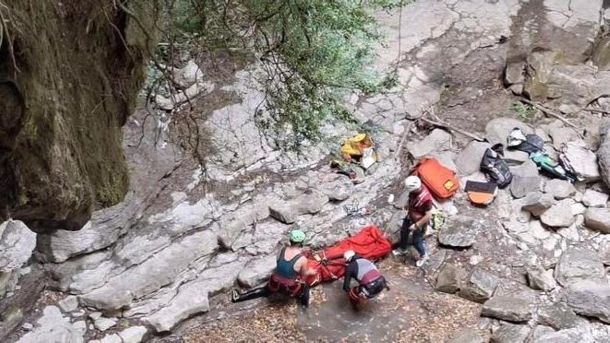 Rescate en el barranco de Furco, en el término municipal de Broto, este pasado domingo.