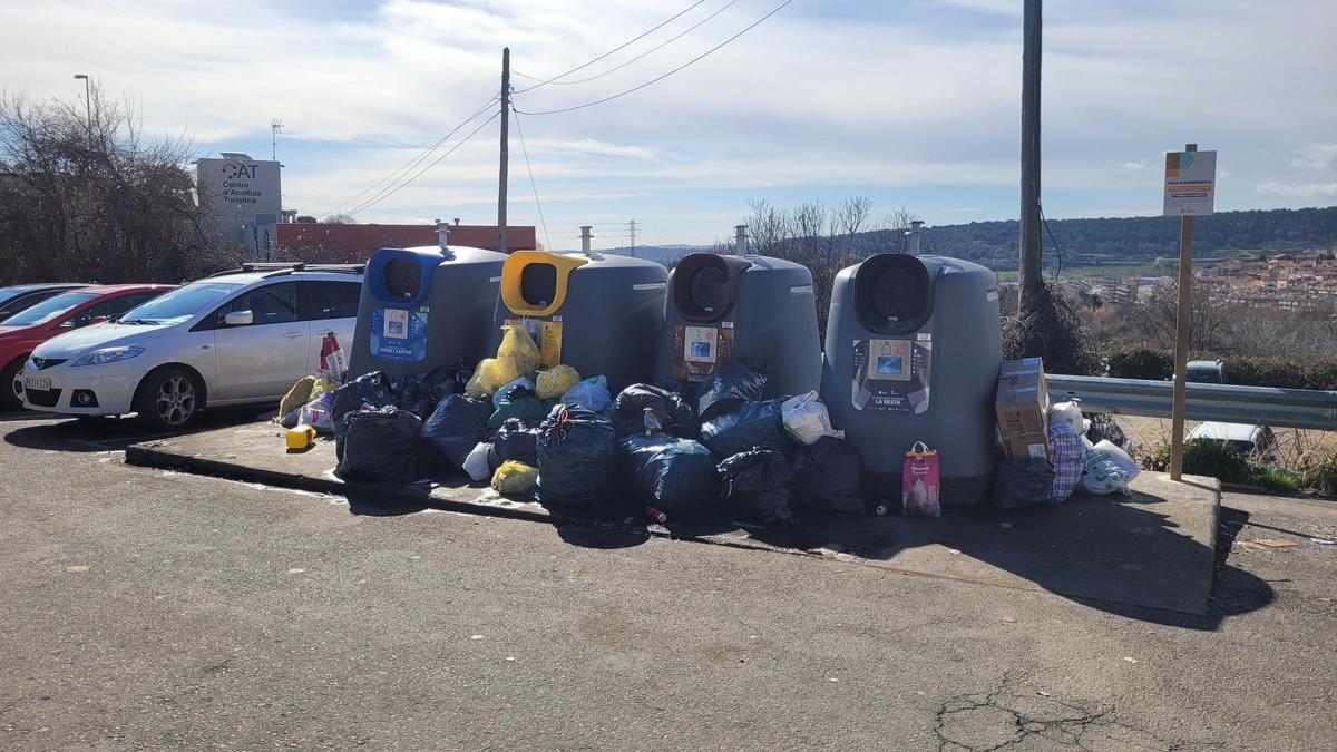 L'àrea de contenidors d'emergència de la plaça de Gernika de Berga, aquest dimecres