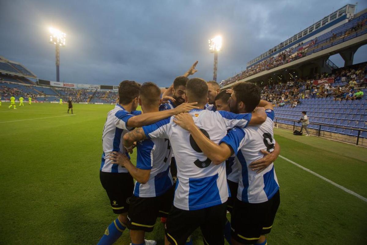 Los jugadores del Hércules celebran un gol en un partido de esta temporada disputado en el Rico Pérez