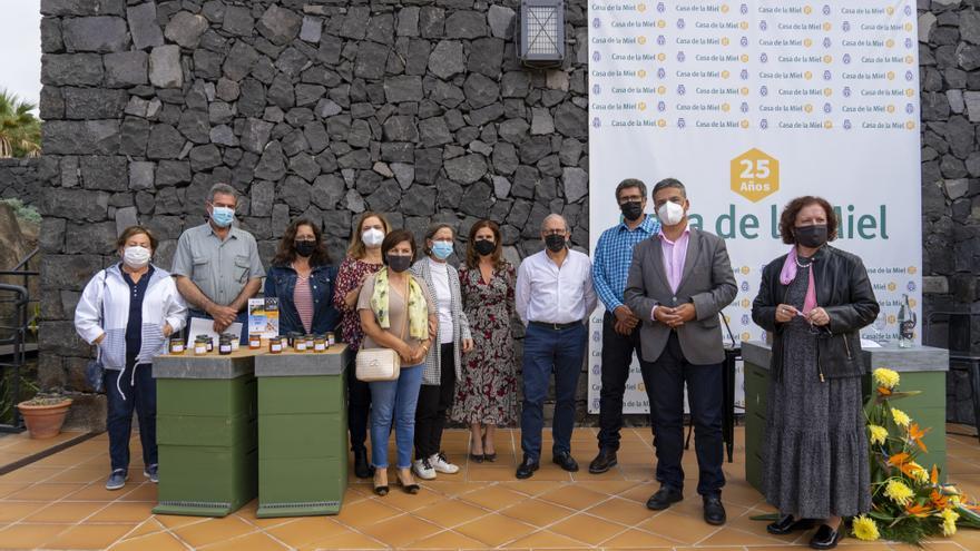 A honey from the area affected by the La Palma volcano wins the Tenerife Contest