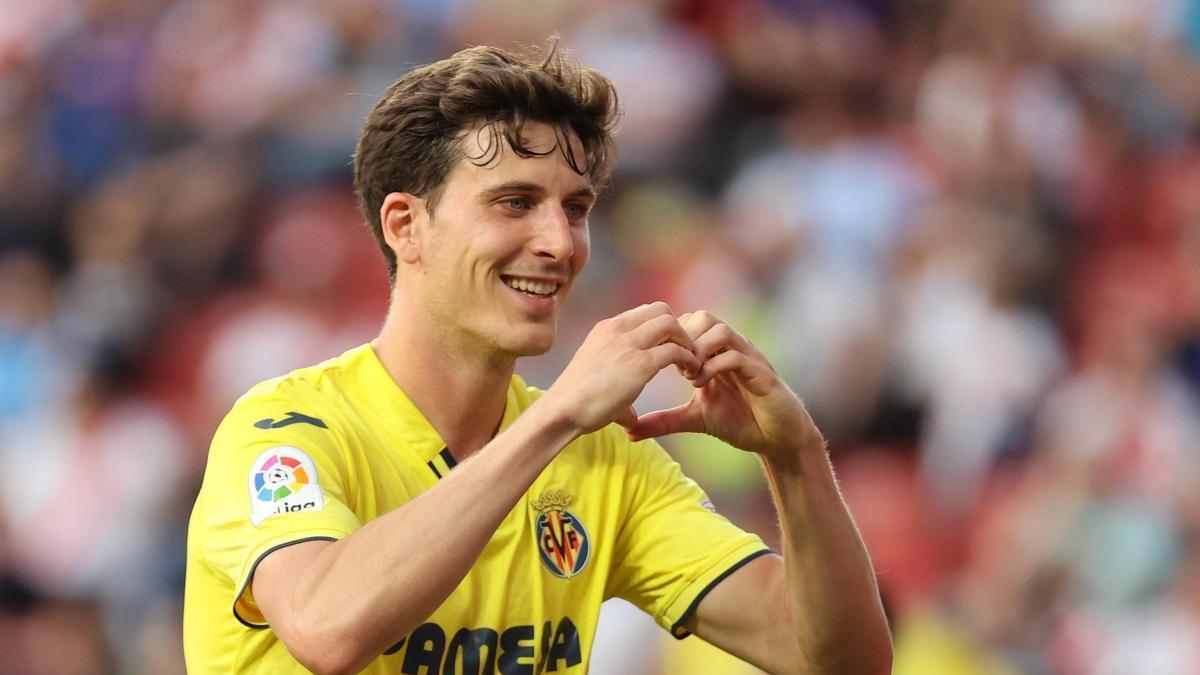 Pau Torres celebrando un gol durante su etapa como jugador del Villarreal CF