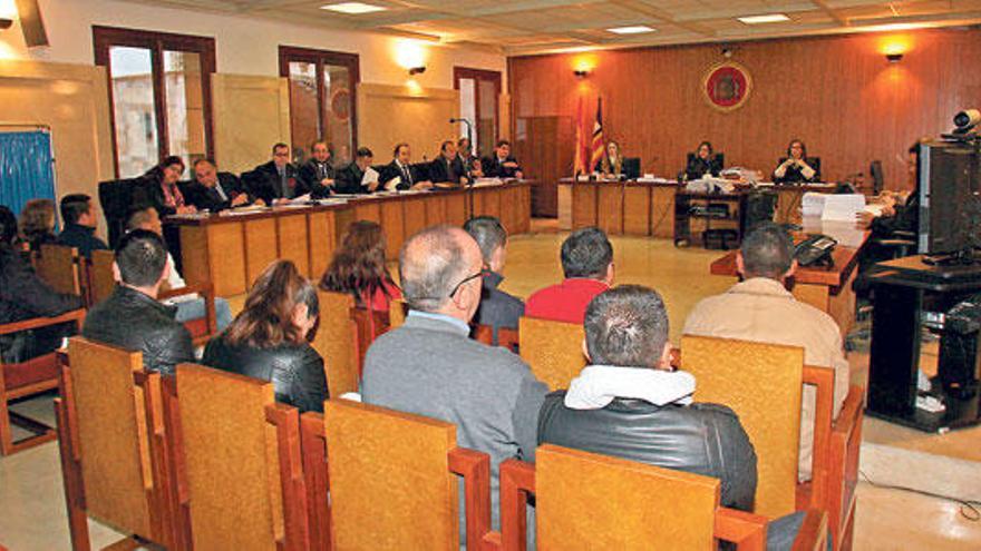 Los procesados, durante el juicio celebrado en la Audiencia Provincial de Palma.