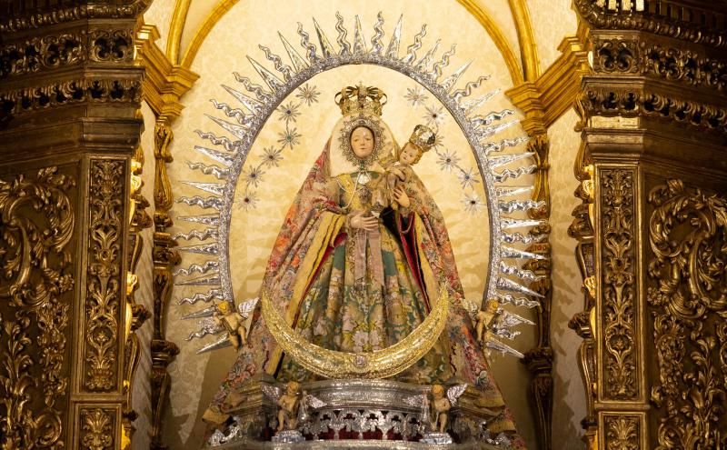 Entrega de la rehabilitación del retablo de la Virgen de Los Remedios en la Catedral de La Laguna