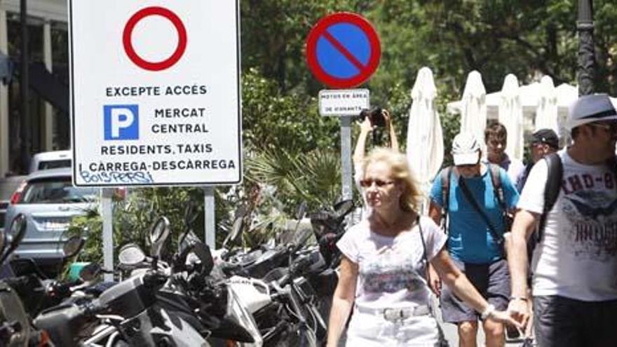 El tripartito se resiste a la orden de Moragues de señalizar el tráfico en castellano