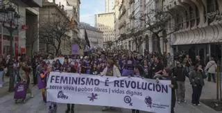 Una marcha igualitaria y pacifista recorre Ourense y aspira a mejorar el mundo: «O futuro é feminista»