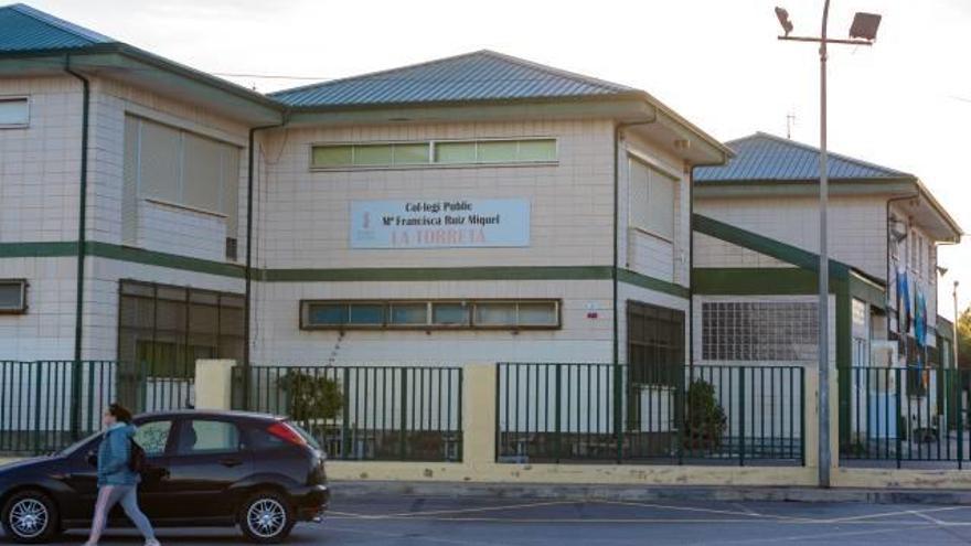 Fachada exterior del colegio La Torreta de La Vila, ayer.