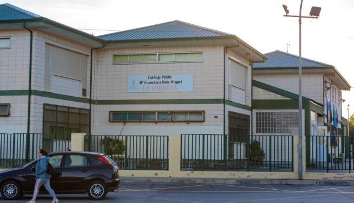 Fachada exterior del colegio La Torreta de La Vila, ayer.
