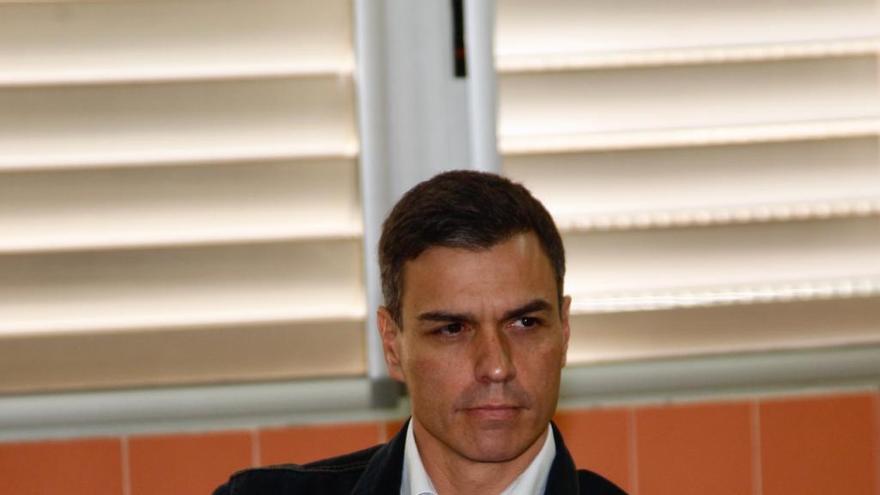 Pedro Sánchez, durante la reunión hoy con los regantes en Molina