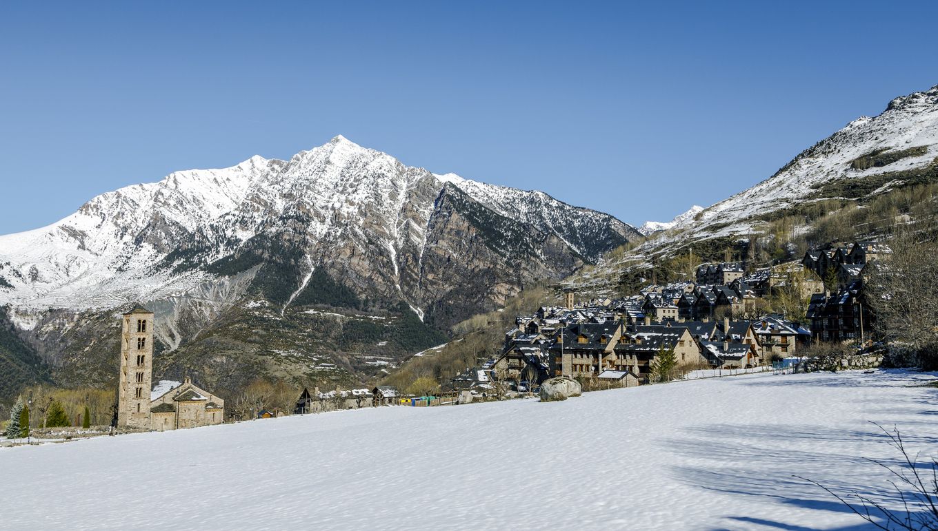 La estación de esquí está en la Ruta del Románico, reconocida como Patrimonio Mundial de la Humanidad por la Unesco.