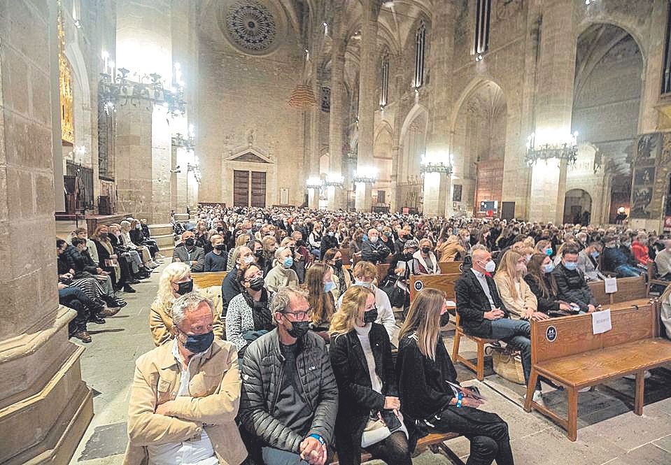 Santa Lucía enciende la Seu