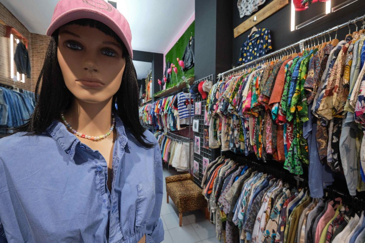 El interior de la franquicia Flamingos Vintage Kilo ubicada en la capital tinerfeña.