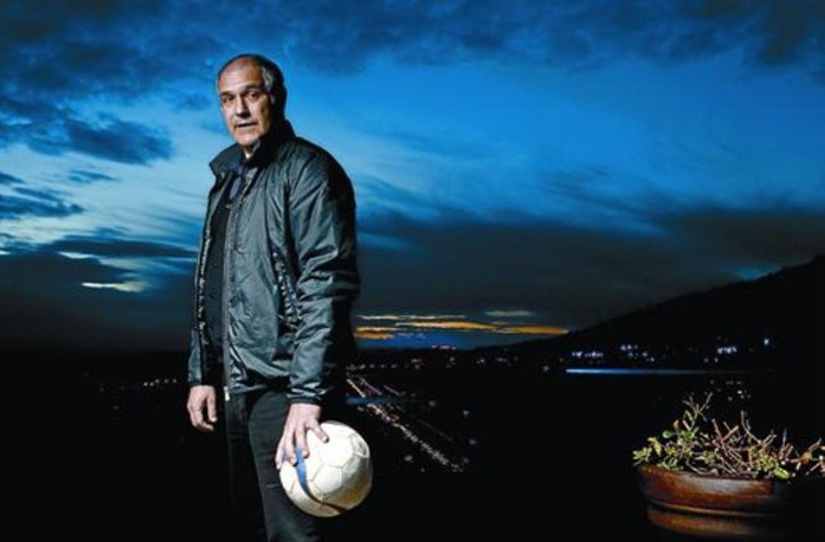 Zubizarreta posa ahir per a EL PERIÓDICO a la terrassa de l’Hotel Princesa Sofía. Zubizarreta posa ahir per a EL PERIÓDICO a la terrassa de l’Hotel Princesa Sofía.