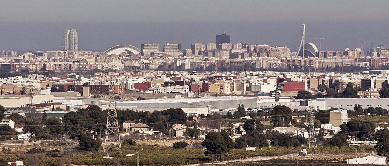 La nube de contaminación que flota sobre València desapareció durante el confinamiento.