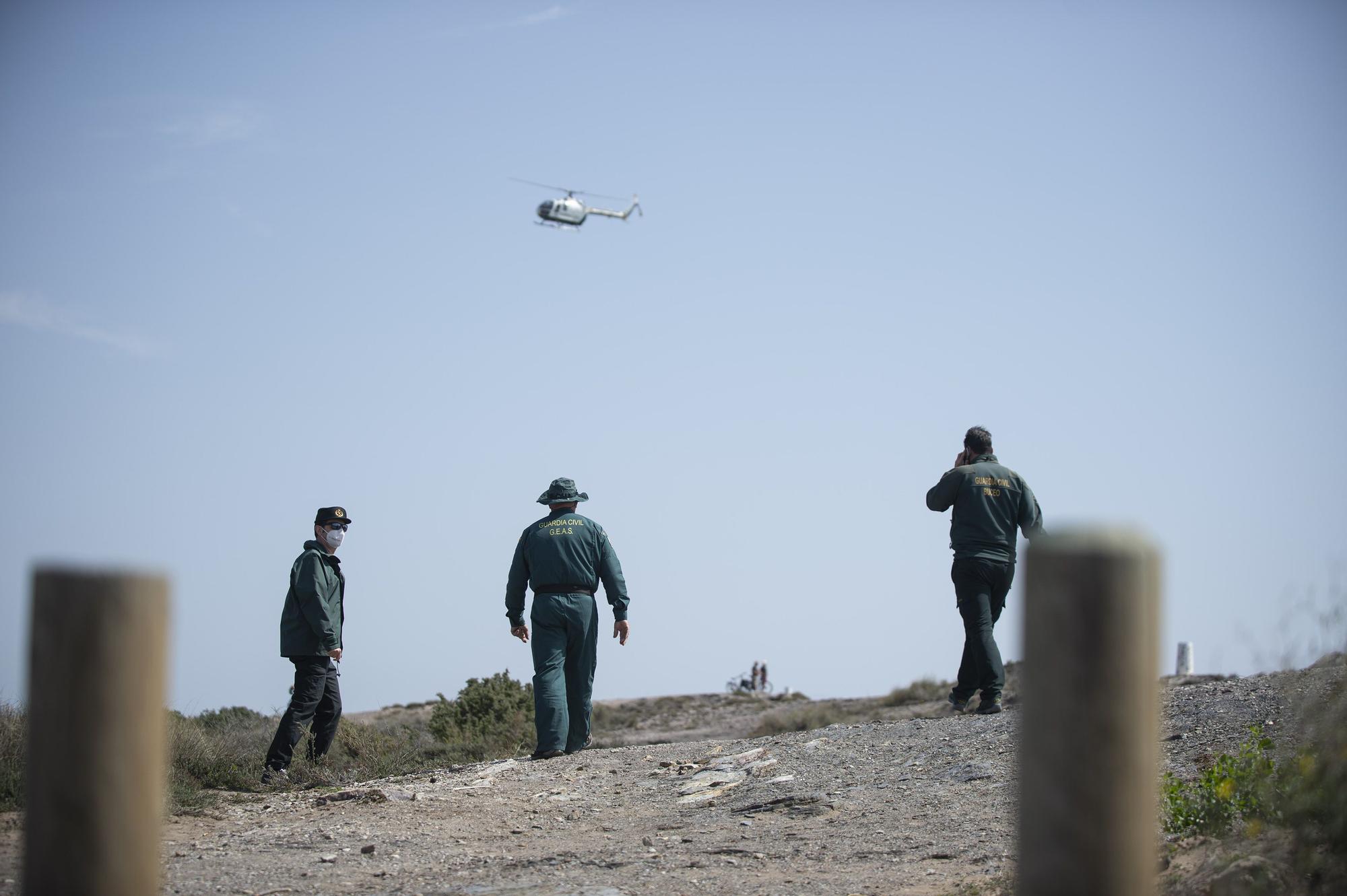 Continúa la búsqueda de los migrantes desaparecidos al naufragar su patera en Mazarrón