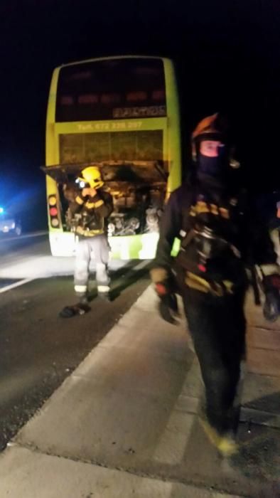 Arde una guagua en Lanzarote