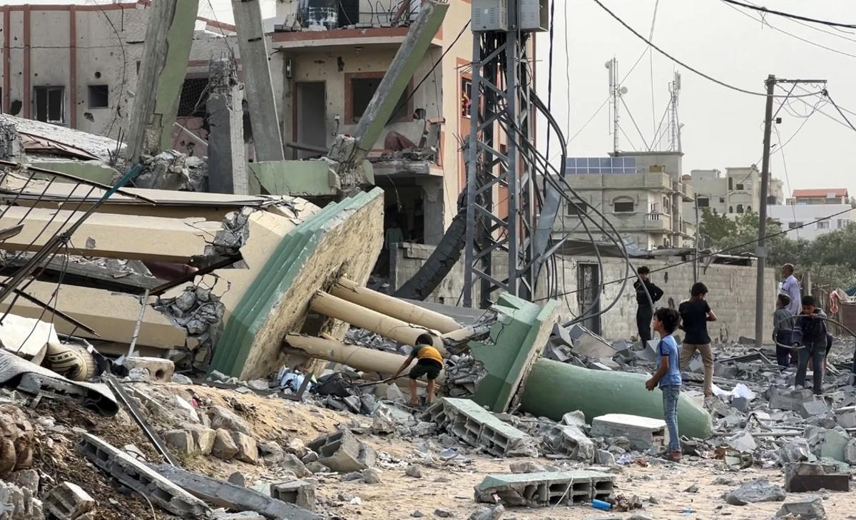 Nuevos ataques israelís matan a decenas de personas en la Franja de Gaza Nuevos ataques israelís matan a decenas de personas en la Franja de Gaza