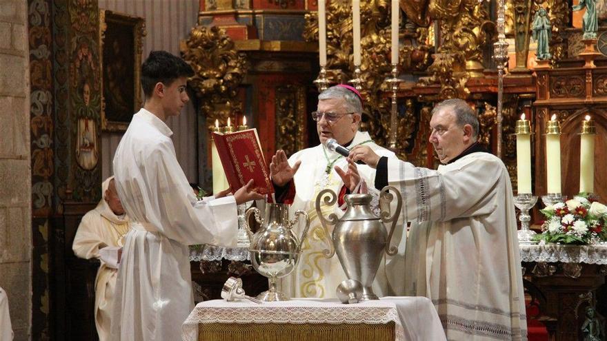 El arzobispo preside este martes la Misa Crismal en la catedral de Badajoz