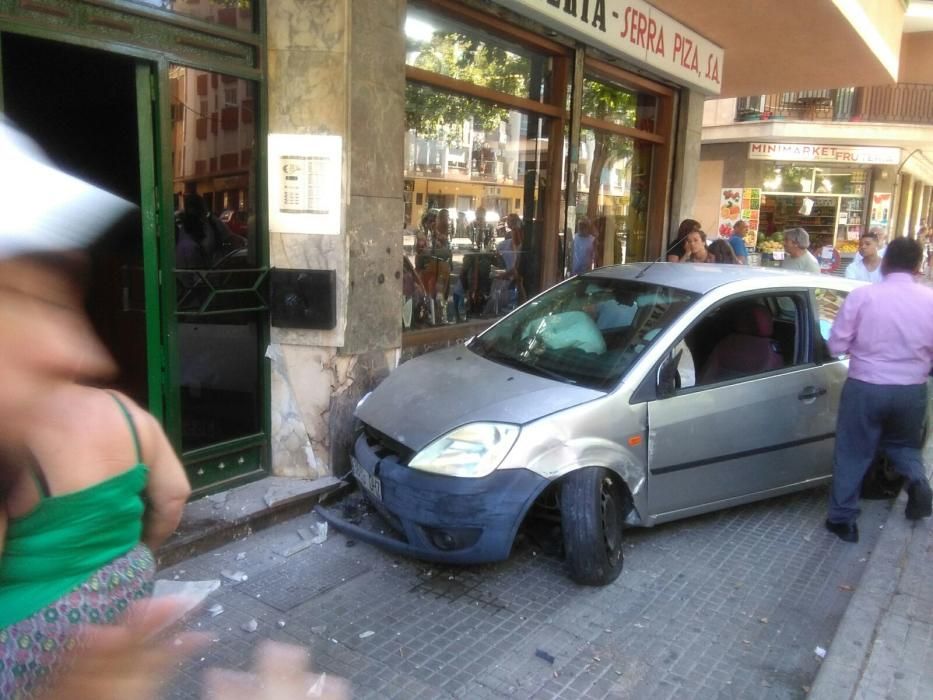 Aparatoso accidente en la calle Manacor de Palma