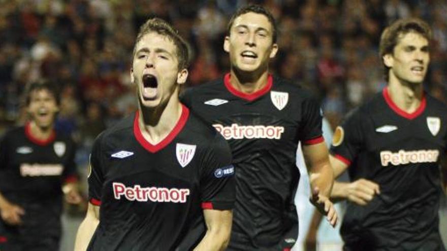 Iker Muniain celebra su gol.