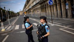 Policías en París