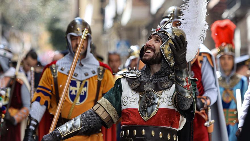 La Gloria da el pistoletazo de salida a los Moros y Cristianos de Alcoy