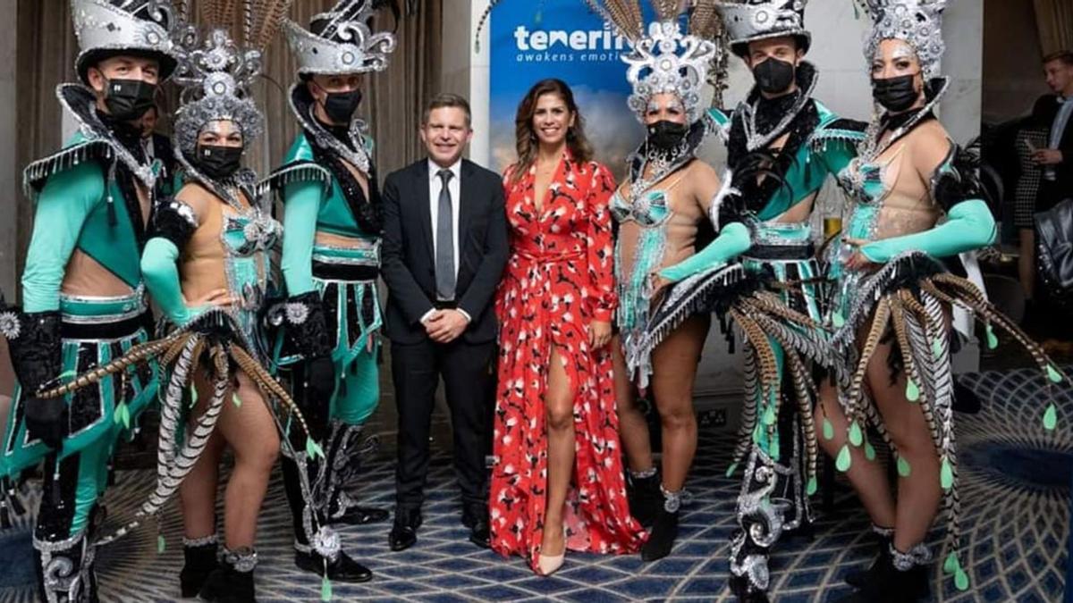 La cena de la prensa especializada británica, prólogo de la World Travel Market, la protagonizó Tenerife y, como fin de fiesta, la comparsa Los Joroperos.