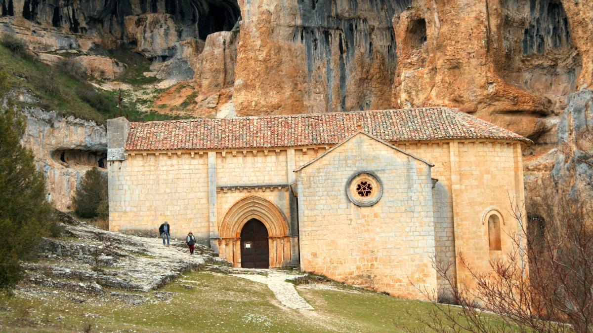Una preciosa ermita a la que podrás llegar por una ruta de senderismo preciosa.
