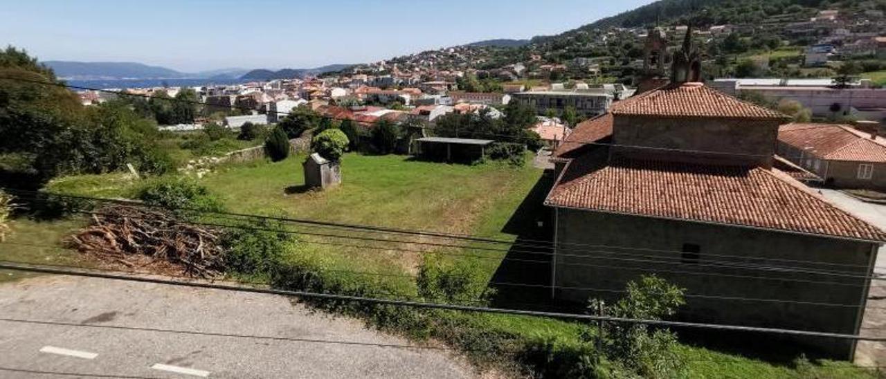 Terrenos del antiguo cementerio de Bueu, junto a la iglesia de San Martiño. |   // SANTOS ÁLVAREZ